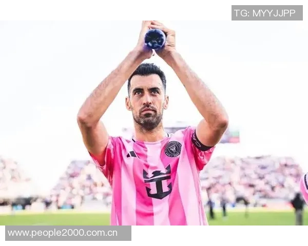 布斯克茨携妻儿共庆退役仪式迈阿密球迷齐聚致敬