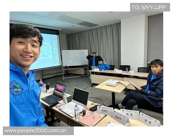 塞尔维亚教练团队深入绿军学习提升球员服务与教练协作效率 塞尔维亚教练团队深入绿军学习提升球员服务与教练协作效率