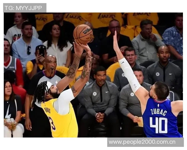 里夫斯谈轮换不足的挑战强调全队拼尽全力应对困难局面