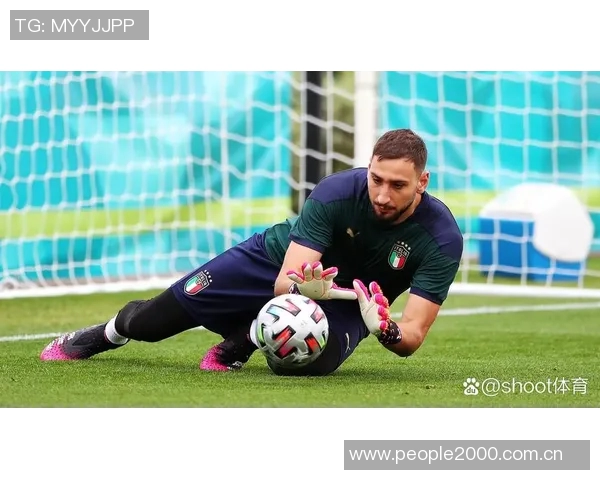 多纳鲁马勇猛出击铲断对手单刀展现门将风采 多纳鲁马勇猛出击铲断对手单刀展现门将风采