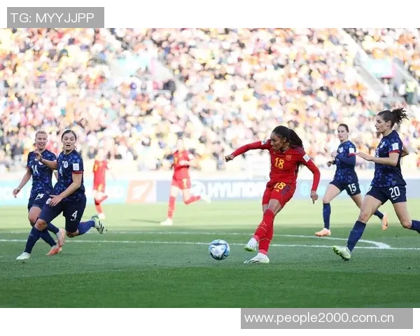 李刚仁手球送点球机会布雷斯特点球滑倒错失良机