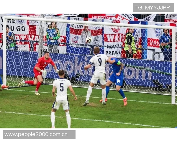 神奇扑救广岛三箭球员近距离头球攻门蹇韬极限反应将球捞出 神奇扑救广岛三箭球员近距离头球攻门蹇韬极限反应将球捞出