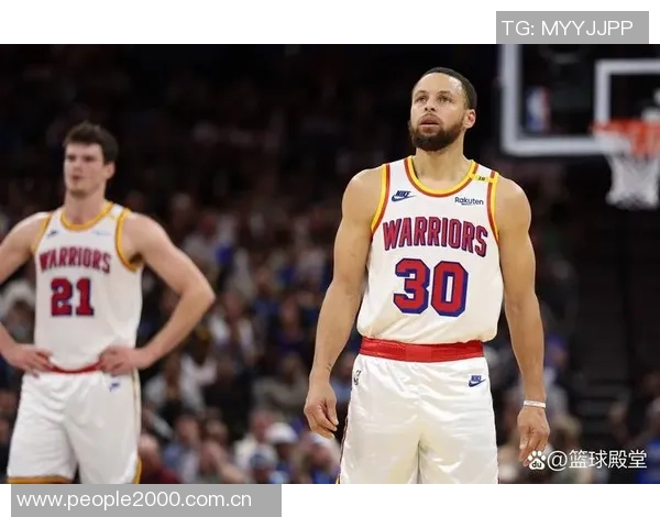 科尔盛赞库里在球队中的核心地位一切战术围绕他展开