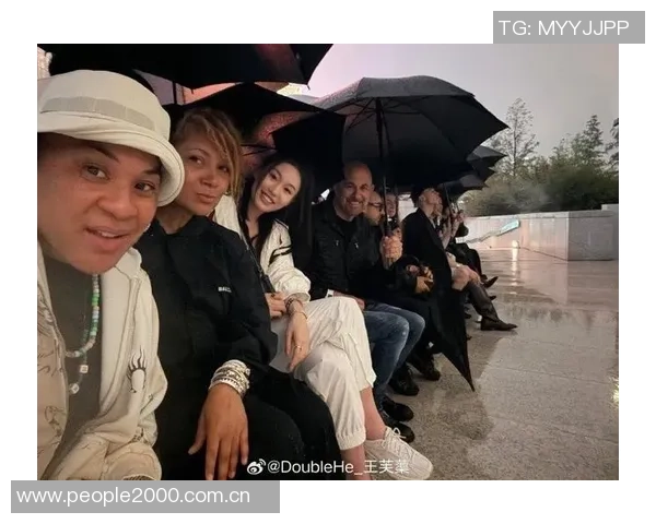 王芙蕖分享NCAA西北大学新赛季定妆照迎接第三年挑战尽享球场乐趣