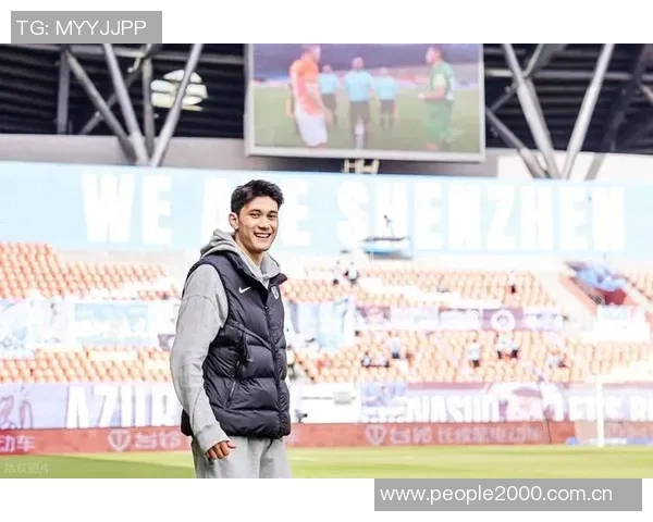 泰山外援瓦科携家人欢庆圣诞节合影留念尽享巴黎美好时光